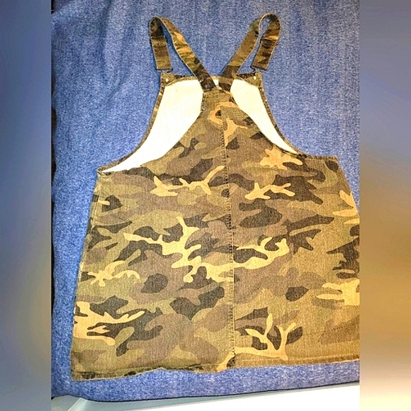 Dress - Picture 7 of 8